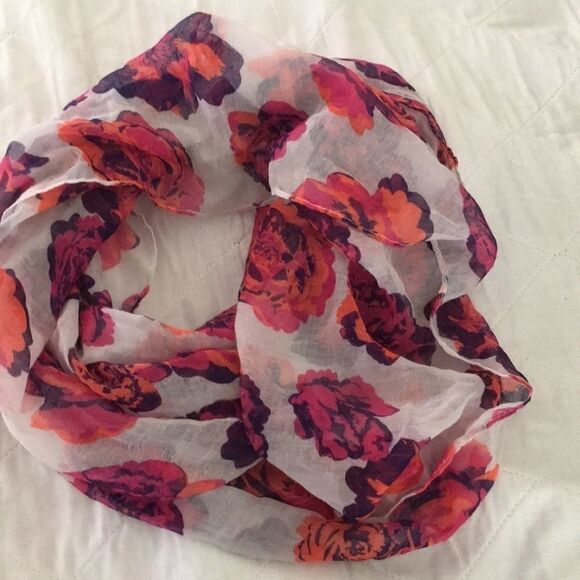 Flower infinity scarf - Picture 1 of 2